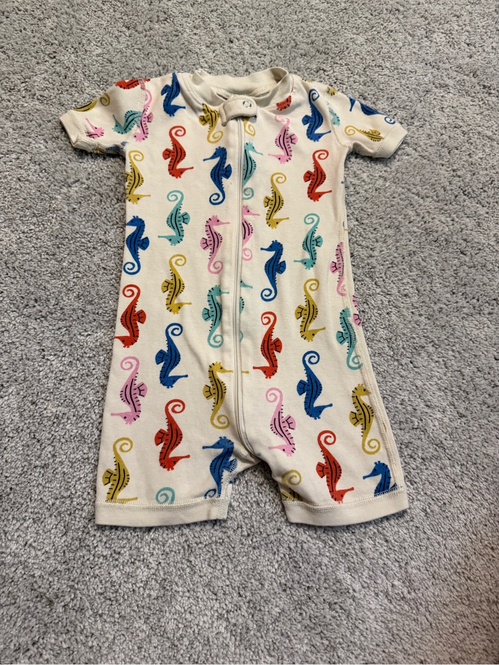 Hanna Andersson Cream Short-Sleeve Footie with Multicolor Seahorses
